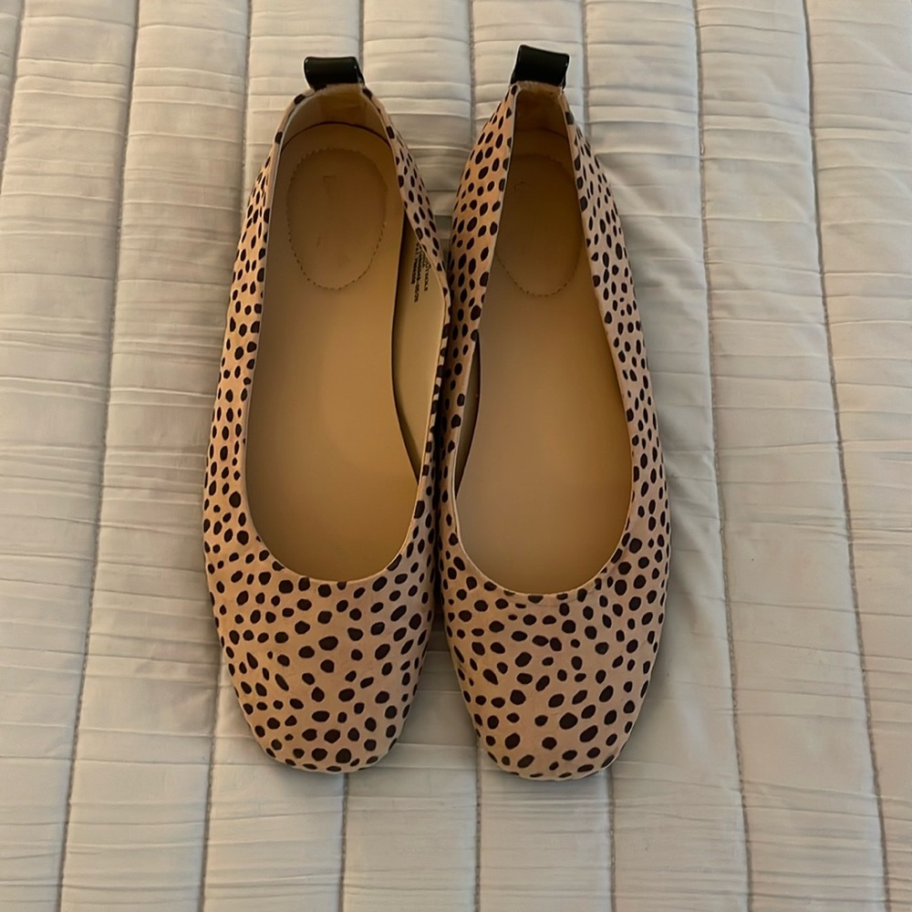 Spotted print Universal Thread flat